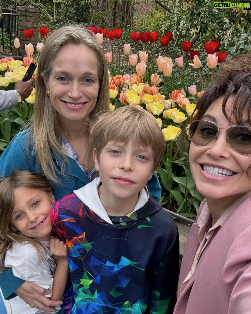 Gina Gershon Instagram - Cherry blossoms, friends and Godkids. #sunday