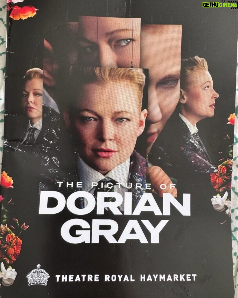 Gina Gershon Instagram - This production of The Picture Of Dorian Grey at the #theatreroyalheymarket in London, is Beyond Amazing and Inspired. Kip Williams ( Directed by and adaptation) is a genius. Sarah Snook is absolutely Brilliant. Congratulations to the whole production team. It is a Stunning Must See show if you can. Wow!! Loved it so much . I hope it is coming to Broadway-!!! @sarah_snook #thepictureofdoriangray 👏👏👏👏👏👏👏👏👏👏👏👏👏👏👏👏🌹🌹🌹🌹🌹#hotdate @mingjewellerylondon ❤️