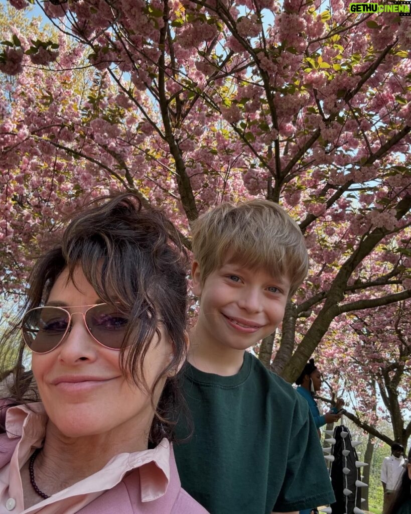 Gina Gershon Instagram - Cherry blossoms, friends and Godkids. #sunday