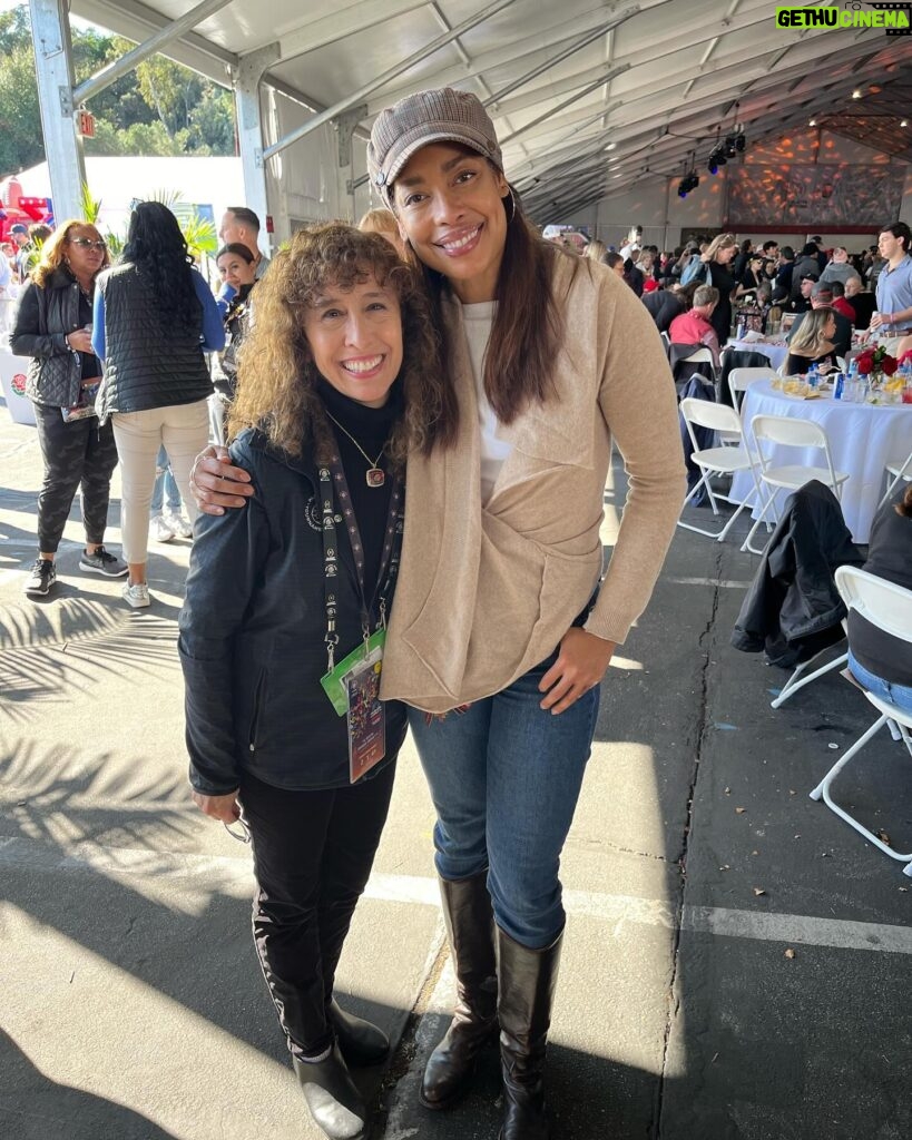 Gina Torres Instagram - So happy to see one of three amazing Grand Marshals, Gina Torres, from the 2020 Rose Parade at the Granddaddy Tailgate getting ready for the 110th Rose Bowl Game!