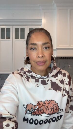 Gina Torres Instagram - The good people at #Hydralyte generously made sure we stayed hydrated on the picket line during the dog days of summer. Going into the weekend, try to do something good for you. Doesn’t have to be extravagant. Maybe it’s just about making that glass of water a little more fun and effective.  #StayHydrated #StaySafe #PracticeKindness PS. I’m not being paid for this. 😊 PPS: They have a passionfruit flavor that’s delish too.