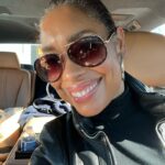 Gina Torres Instagram - Just a little #feelinmyselffriday pic 😎💕 Feeling so much gratitude for all things good and bad, as it has all shaped me and brought me to this day. Deep breath. Wishing all you beautiful souls out there #Grace for yourselves and others #OnlyLoveIsReal ❤️