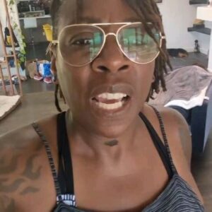 Gina Yashere Instagram - People still ain't gettin' it, so here ya go.
Lemme just make a few more enemies .. 🤣

#ginahasspoken #Isaidwhatisaid #andwhat #noapologies
#wgastrong #sagaftra #sagaftrastrong