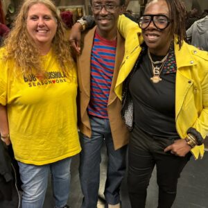 Gina Yashere Instagram - This week I said an emotional goodbye to my life changing show @bobheartsabishola.  5 years ago, a meeting with Chuck Lorre changed the course of my life & career, & myself and a talented group of people wrote 95 episodes of groundbreaking TV, brought to life by a most amazing team of people, from the cast, to directors ,costume, lighting, grips, set dressers, and props.
We became a family, & I will miss them all. 
Creating & playing Kemi was the greatest of honours. I loved every second of it & I'll miss her SO MUCH.
I will take what I've learnt & hopefully create more stories while also helping my friends do the same.
This isn't the end. Just a new beginning.
I thank you all for your support, and I'm forever grateful.
ONWARDS & UPWARDS