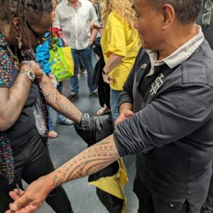 Gina Yashere Instagram - This week I said an emotional goodbye to my life changing show @bobheartsabishola.  5 years ago, a meeting with Chuck Lorre changed the course of my life & career, & myself and a talented group of people wrote 95 episodes of groundbreaking TV, brought to life by a most amazing team of people, from the cast, to directors ,costume, lighting, grips, set dressers, and props.
We became a family, & I will miss them all. 
Creating & playing Kemi was the greatest of honours. I loved every second of it & I'll miss her SO MUCH.
I will take what I've learnt & hopefully create more stories while also helping my friends do the same.
This isn't the end. Just a new beginning.
I thank you all for your support, and I'm forever grateful.
ONWARDS & UPWARDS