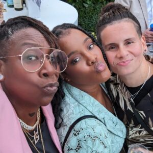 Gina Yashere Instagram - So this happened last night!
Whirlwind trip to DC to attend a #Pride event organized by @glaad at the @vp residence for a bunch of queer activists, celebs & me 🤣
Got to represent my show @bobheartsabishola so the #nigerians were represented!
Think black people made history, Electric slidin’ & doing the wobble, on the VP's lawn & nobody got their tits out 🤣
Tho I was slightly disappointed that all these gays & AN OPEN BAR....YET NOT ONE DRUNK SKINNYDIPPER 🤣
And you know I weren't leaving there without a selfie with @vp 😜
Now on my way to New Orleans to take part in some panels at @essencefest 
So you know there's another #ginashotelrooms coming...
LIFE IS GOOD

Get your tix for #thewomankingofcomedy tour
PORTLAND OR
DETROIT
LOS ANGELES 
WASHINGTON DC
CHICAGO
MONTREAL 
TORONTO

DON'T ASK ME SHIT!! GINAYASHERE.COM FOR DEETS

Videos & pics  taken with my trusty #googlepixel7pro
#giftfromgoogle
@googlepixel_us
#kamalaharris #vicepresident comedy #comedian #ginayashere #nigerian #naija #kemi #bobheartsabishola #standup #standupcomedy