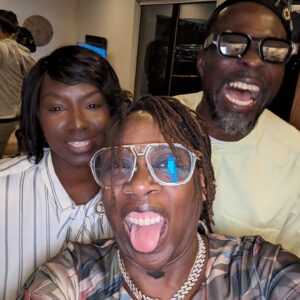 Gina Yashere Instagram - What a weekend! It's Aries season & my birthday happened to fall on a Saturday between the recordings of the last 2 episodes ever of my life changing show @bobheartsabishola, so why not throw a house party, & see how many songs we can do the  Electric slide to? 🤣
Thanks to everybody who came out to celebrate with me, & my 3, yes 3!!! DJs, @kgsuperstar, @kristilomax, @djasha
A great way to put a full stop, or period for you Americans 😜 on this beautiful chapter of my life.

Had to get in the sauna, do half an hour of stretches, hit myself with a massage gun,  hang upside down on my inversion table, then hit my knees with some red light therapy, just so I could walk Sunday morning, but I feel nothing but GRATITUDE