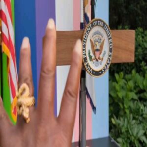 Gina Yashere Instagram - So this happened last night!
Whirlwind trip to DC to attend a #Pride event organized by @glaad at the @vp residence for a bunch of queer activists, celebs & me 🤣
Got to represent my show @bobheartsabishola so the #nigerians were represented!
Think black people made history, Electric slidin’ & doing the wobble, on the VP's lawn & nobody got their tits out 🤣
Tho I was slightly disappointed that all these gays & AN OPEN BAR....YET NOT ONE DRUNK SKINNYDIPPER 🤣
And you know I weren't leaving there without a selfie with @vp 😜
Now on my way to New Orleans to take part in some panels at @essencefest 
So you know there's another #ginashotelrooms coming...
LIFE IS GOOD

Get your tix for #thewomankingofcomedy tour
PORTLAND OR
DETROIT
LOS ANGELES 
WASHINGTON DC
CHICAGO
MONTREAL 
TORONTO

DON'T ASK ME SHIT!! GINAYASHERE.COM FOR DEETS

Videos & pics  taken with my trusty #googlepixel7pro
#giftfromgoogle
@googlepixel_us
#kamalaharris #vicepresident comedy #comedian #ginayashere #nigerian #naija #kemi #bobheartsabishola #standup #standupcomedy