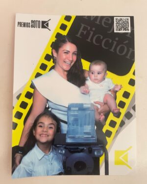 Gioia Arismendi Instagram - Carrusel con mis #Hijas mis amigos y compañeros Artistas, actores, directores, ARTE VENEZOLANO juntos en la fiesta de la cinematografía venezolana #premiossoto en su quinta 5 edición @academiavzlacine 🎥🙌🏻🫶👐🤩😉😍🥰
.
💝 Momentos y regalos de la vida y la profesión que buena mezcla!!! Combinar mi faceta de MADRE la mejor de todas y poder hacer, accionar y estar presente y activa en mi profesión como artista integral me hace inmensamente feliz!!! 😀 Porque AMO con profundo respeto mi SER y ambas facetas me llenan el alma, me contienen y me conforman!!! ❤️
.
Feliz ombligo de semana mi gente hermosa y bella los quiero!!! 🥰🫶❤️ Gracias por siempre estar aquí acompañándome!!! 
.
Súper ENAMORADA de mis princesas  #StellaVera ⭐️ y #GalaIsabella 💎 💕🩷💝
.
#totallook #makeup #stylist #outfit @bambolabygioia 
. 
Blusa y Pants @marinucci.store 
.
Felicidades para todos y que el mes de Abril sea maravilloso!!! 
.
Siempre en el único e infinito camino #amormotordelmundo 
#gioiaarismendi 
#bambolabygioia 
#gioiamom #gioiamoms 
#gioiainfinita❤️ 
#gioiarte 
#cine #premios #cinevenezolano #amigos #compañeros #artistas #gremio #cinevenezolano🎬🇻🇪 #cinevenezolano #actriz #academia #Gracias #GraciasDios