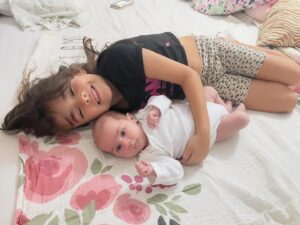 Gioia Arismendi Instagram - 1 Mes de Gala 💎 Isabella 🪷 30.11.2023 
.
La vida es bella 😍
.
Enamorada de las Reinas de mi corazón las maestras de mi alma Stella ⭐️ Vera 🍀 la primogénita quien acompaña con todo su amor a la hermanita 💕💝💕
.
Gracias Gracias Gracias porque #yosignifico #iamenough #yosoy Soham I Am Gioia Arismendi en Abundancia y Prosperidad rodeada de Éxito y Amor! Amén!!! 💟🕉☮️⚛️
.
Gracias al Universo 🌌 a Dios Padre Madre a la Vida en mi máximo esplendor como #gioiamom #gioiamoms la mejor y más importante faceta de mi vida, abrazando y amando este privilegio de ser madre de 2 hermosas princesas 👸!!! 
.
#LactanciaMaternaExclusiva #PuraVida #PuroAmor #lechematerna 
.
Siempre en el único e infinito camino #AmorMotorDelMundo 
#gioiaarismendi 
#bambolabygioia 
#gioiamom #gioiamoms 
#espaciomadre 
#gioiainfinita❤️ 
#gioiarte 
#familia #hijas #GalaIsabella #1mes #hermanas #stellavera #mamitabella #amorincondicional #Agradecidas #Gracias #GraciasDios