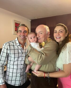 Gioia Arismendi Instagram - Bautizo 🕊️ Gala 💎 Isabella 🪷 13.01.2024 
.
Gracias a todos por estar los Amamos!!! 🙌🏻♥️🧿🪬⭐️💎 Unidos en el Amor a Dios Padre Madre 🫶👐💓y recibiendo su bendición!!! 
Gracias Padrinos 👐 Familia ♥️ Amigos 🙌🏻!!! 
.
Y así la pasamos en una celebración 🍾 íntima y maravillosa!!! Ahora compartiéndola con todos ustedes!!! 🥰
.
Gracias especiales por el lugar maravilloso, en su VIP, atendidos clase aparte Gracias Gracias Gracias Dani con la divina comida y atención del Restaurant 🍴 @gourmetplanetve ✅🙏👍🏻⭐️ @gourmetplanetlpg 
.

Gracias Gracias Gracias 🙏👐🙌🏻🫶 
Amén Amén Amén 
.
Make Up & Stylist & Asesoría de Imagen @bambolabygioia 💄
.
Photos Fotos de mi celular! 📱 
.
Siempre en el único e infinito camino de Dios en #AmorMotorDelMundo 
#gioiaarismendi 
#bambolabygioia 
#gioiamom #gioiamoms 
#amoromcondicional
#amordeDios
#familia
#bautismo 
#gioiainfinita
#gioiarte 
#Agradecidos #Gracias #GraciasDios 

Ya conoces @gourmetplanetve @gourmetplanetlpg