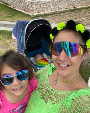 Gioia Arismendi Instagram - 05.01.2023 Mi Cumple Vida 40 Feliz 🎈♥️🧿🪬⭐️💎 a mi si me encanta cumplir años y celebrarlo!!! 
.
40 y contando Salud Dinero y Amor 🎁 mucha Gioia por venir!!! Muy feliz de ser #gioiamom #gioiamoms es algo maravilloso e indescriptible!!! Celebro la vida y que la vida me haya dado la fortuna y felicidad de dar vida de ser mamá con todas las ganas la entrega y el amor absoluto que solo un padre-madre puede entender dar y cocrear!!! ❤️🥰😍
.
Gracias Gracias Gracias a la vida que me da tanto! Gracias Padre Madre por ser siempre mi luz y mi camino! 
Gracias Familia Amigos Hermanos gracias por estar y por ser parte importante de mi existir!!! 
Gracias Gracias Gracias por mis hijas mis princesas mis mayores tesoros y deseos #StellaVera ⭐️🍀 #GalaIsabella 💎🪷 todo mi universo mis grandes maestras mi existir!!! 
Gracias Gracias Gracias porque #yosignifico #iamenough #yosoy Soham I Am Gioia Arismendi en Abundancia y prosperidad rodeada de Exito y Amor! Amén!!! 💟🕉☮️⚛️
.
Siempre en el único e infinito camino #amormotordelmundo 
#gioiaarismendi 
#bambolabygioia 
#gioiamom #gioiamoms 
#gioiainfinita❤️ 
#Agradecida #Gracias #graciasdios