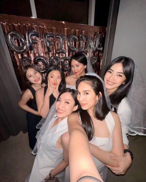 Gita Sucia Instagram - Some of us are officially Mrs now 😁👰🏻‍♀️ #bacheloretteborongan