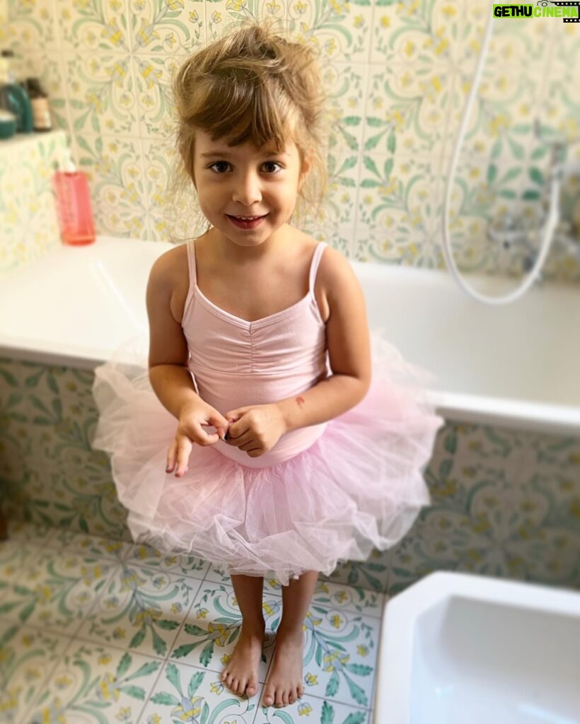 Giulia Bevilacqua Instagram - Auguri mia adorabile, speciale, preziosa bambina. Sei la gioia della nostra vita. Ti amo. ❤️ #5anni @clavelnic