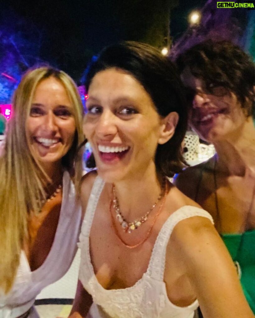 Giulia Bevilacqua Instagram - Ridere come vent'anni fa... anzi, più di prima. #centrosperimentaledicinematografia @purplevalentine @federicaflavoni ❤️💃