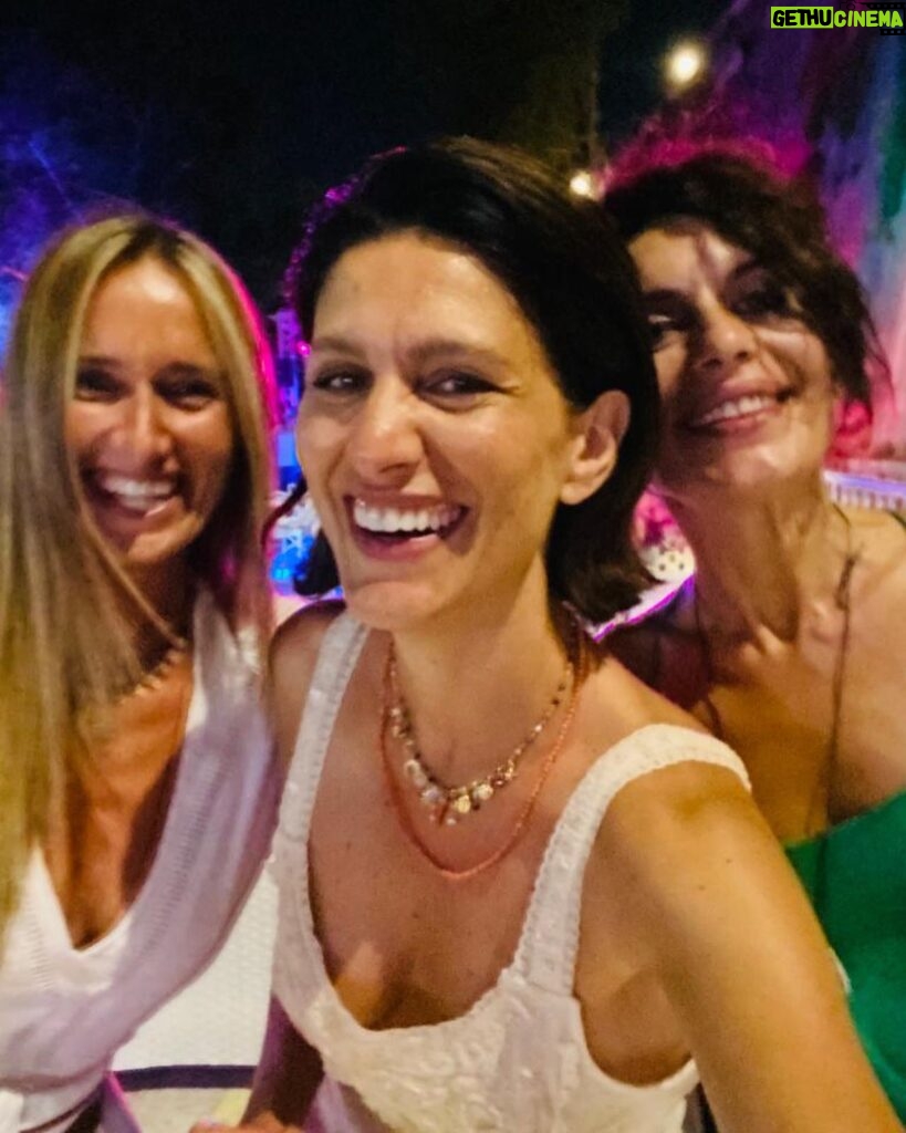 Giulia Bevilacqua Instagram - Ridere come vent'anni fa... anzi, più di prima. #centrosperimentaledicinematografia @purplevalentine @federicaflavoni ❤️💃