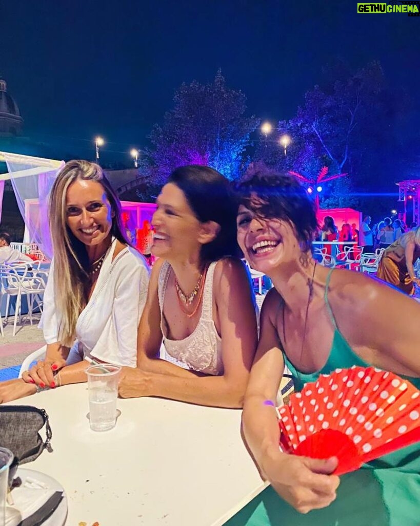 Giulia Bevilacqua Instagram - Ridere come vent'anni fa... anzi, più di prima. #centrosperimentaledicinematografia @purplevalentine @federicaflavoni ❤️💃