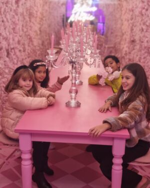 Giulia Elettra Gorietti Instagram - Un pomeriggio bellissimo al 
@museumofdreamers 
.
.
.
.
.
.
.
#museumofdreamersroma #girls #italian #brasilian #german #portuguesa #moms #daughters #giuliaelettrago #funny #happy #barbiehouse #barbie