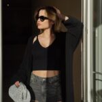 Giulia Elettra Gorietti Instagram - Oggi sto andando a Roma ed esco con uno dei miei jeans che preferisco. SHOES @noname BAG @carale_handmade SUNGLASSES @luxottica @rayban #roundabout . . . . . . . #outfit #bag #shoes #silver #streetstyle #actress #mommy #italian #german #portoguesa #calabria #catanzarolido #roma
