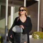 Giulia Elettra Gorietti Instagram - Oggi sto andando a Roma ed esco con uno dei miei jeans che preferisco. SHOES @noname BAG @carale_handmade SUNGLASSES @luxottica @rayban #roundabout . . . . . . . #outfit #bag #shoes #silver #streetstyle #actress #mommy #italian #german #portoguesa #calabria #catanzarolido #roma