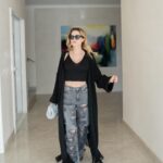 Giulia Elettra Gorietti Instagram - Oggi sto andando a Roma ed esco con uno dei miei jeans che preferisco. SHOES @noname BAG @carale_handmade SUNGLASSES @luxottica @rayban #roundabout . . . . . . . #outfit #bag #shoes #silver #streetstyle #actress #mommy #italian #german #portoguesa #calabria #catanzarolido #roma
