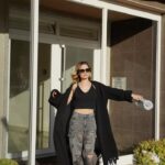 Giulia Elettra Gorietti Instagram - Oggi sto andando a Roma ed esco con uno dei miei jeans che preferisco. SHOES @noname BAG @carale_handmade SUNGLASSES @luxottica @rayban #roundabout . . . . . . . #outfit #bag #shoes #silver #streetstyle #actress #mommy #italian #german #portoguesa #calabria #catanzarolido #roma