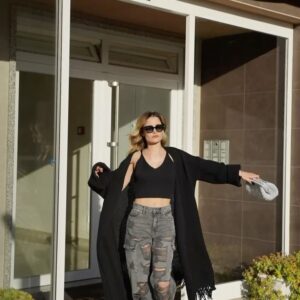 Giulia Elettra Gorietti Instagram - Oggi sto andando a Roma ed esco con uno dei miei jeans che preferisco.
SHOES @noname 
BAG @carale_handmade 
SUNGLASSES @luxottica @rayban #roundabout 
.
.
.
.
.
.
.
#outfit #bag #shoes #silver #streetstyle #actress #mommy #italian #german #portoguesa #calabria #catanzarolido #roma