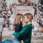 Giulia Elettra Gorietti Instagram - Buon Natale a tutti voi. Vi auguro più che felicità stasera …la serenità. A capodanno poi cambierò augurio.😄 Godiamocelo e sentiamoci fortunati pensando a cosa accade altrove. Love @ovspeople @ovskids . . . . . . #christmas #natale2023 #natale #natale23 #family #winter #navidad #buonnatale #mangiamoper24ore #giuliaelettrago #violante #pietroiemme9