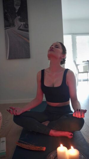 Giulia Elettra Gorietti Instagram - Morning meditation ☀️
.
.
.
.
.
.
#meditation #quotes #sixphasemeditation #gratitude #loving #yourself #mom