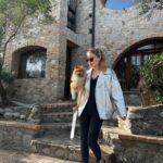 Giulia Elettra Gorietti Instagram - Pasquetta in fattoria 🫏 🐷 🍲 . . . . . . #pasquetta #fattoria #farm #girls #easter #italianeaster #animals #silver #jacket #friends