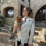 Giulia Elettra Gorietti Instagram - Pasquetta in fattoria 🫏 🐷 🍲 . . . . . . #pasquetta #fattoria #farm #girls #easter #italianeaster #animals #silver #jacket #friends