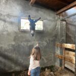 Giulia Elettra Gorietti Instagram - Pasquetta in fattoria 🫏 🐷 🍲 . . . . . . #pasquetta #fattoria #farm #girls #easter #italianeaster #animals #silver #jacket #friends