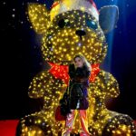 Giulia Elettra Gorietti Instagram - Christmas world 🎄♥️ Violante non ha voluto fare la foto con mamma davanti l’orso. Solo con il grinch e Rebecca. La magia del Natale. La mia Berlino a Roma Il cibo europeo natalizio Trucco bimbi Teatro cn spettacolo di Natale . . . . . . #christmasworld #christamsworldroma #giuliaelettrago #christmas #lights #grinch #mom #daughter #happy