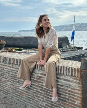 Giusy Buscemi Instagram - Appena arrivata a Napoli per un’occasione speciale! 🤩