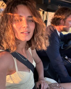 Giusy Buscemi Instagram - Dal Rullino dell’estate 

1. Il regalo più grande é sempre il tempo insieme
2. Primo e ultimo momento di lettura estiva (👧🏼🧒🏼👶🏼)
3. La griglia Michelin*
4. Tramonto dentro al tramonto 
5. Viaggiare per la Meta
