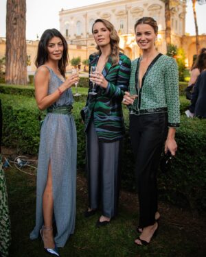 Giusy Buscemi Instagram - Bellissima serata in bellissima compagnia
Ieri al #mckimmedalgala 
Con @giorgioarmani 💙

Total look @giorgioarmani
Thanks to @stellagiannetti @eli.szemere 
Jewels @vhernier 

Press&styling  @other @vaneboz @la_sara_kane 

Make up @diorio_jd 
Hair @la.latella