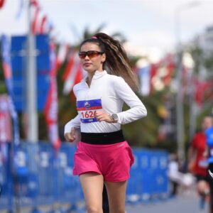 Gizem Denizci Instagram - #globalrunningday kaçırmışım dünmüş 🥲 Ben bugün kutlasam sayılır mıııı? 😋💜🦄🏃🏻‍♀️
