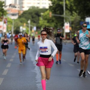 Gizem Denizci Instagram - #globalrunningday kaçırmışım dünmüş 🥲 Ben bugün kutlasam sayılır mıııı? 😋💜🦄🏃🏻‍♀️