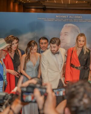 Gizem Denizci Instagram - Galamızı da yaptığımıza göre vizyona girmemize sadece 1 gün kaldı!! ✨✨✨🥹 Filmin birçok sahnesinde İngilizce performans sergiliyorum, benim için bir ilkti, bakalım beğenecek misinizz 😶😶🤍 
Veeee bu özel günümde beni güzelleştiren canım ekip, hepinize çok teşekkür ediyorumm🪽🪽🪽
Styling : @denizcankutlu 
Elbise : @omurinn.nisantasi 
Saç/Makyaj : @crewhairstudio
