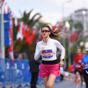 Gizem Denizci Instagram - #globalrunningday kaçırmışım dünmüş 🥲 Ben bugün kutlasam sayılır mıııı? 😋💜🦄🏃🏻‍♀️