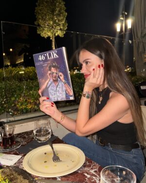 Gizem Denizci Instagram - Mayis sayimiz çıktııı aldınız mı? 😍😍 Konumuz “Sevgi” 🥹🥹 Umarim begenirsiniz 🧚🏻 @46likdergi