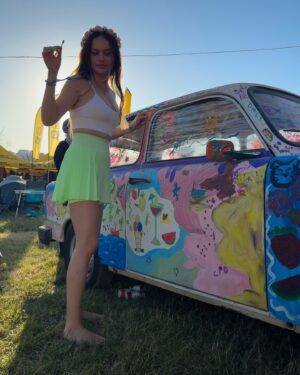 Gizem Denizci Instagram - Full of joyyy 😍🥳🪽🪽🪽🌻☀️🌈🍕🍭 #festivalvibes