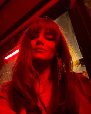 Gizem Ünsal Instagram - 🧣👠