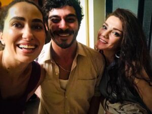 Gizem Ünsal Instagram - Bize #tbt size iyi seyirlerrrrr ✌🏻🥳 
Yarım Kalan Aşklar ( @ykadizi ) bu akşam 19.00’da sadece @blutv ‘de