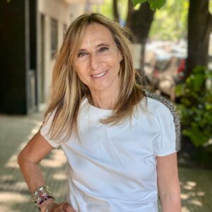 Gladys Florimonte Instagram - Este día elegí mi nueva foto de perfil ☺️

Gracias a todos los que me escribieron por privado tan lindos mensajes ♥️

Detrás de Zulma…esta mujer jajajajajjaja 😎

Gracias @dra.rominaneira por cuidar mi piel y estar detrás de cada uno de mis secretos para estar cada día mejor ♥️

Lindo finde para todos y sean felices ☀️