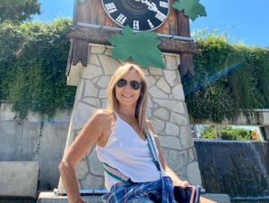 Gladys Florimonte Instagram - Una temporada más y van… 

Carlos Paz y Córdoba son mi casa.
Todos me reciben con mucho amor y eso me hace feliz.

Cada año vengo, trabajo de lo que más me gusta, conozco nuevas y hermosas personas… siempre agradecida y feliz por todo 💜