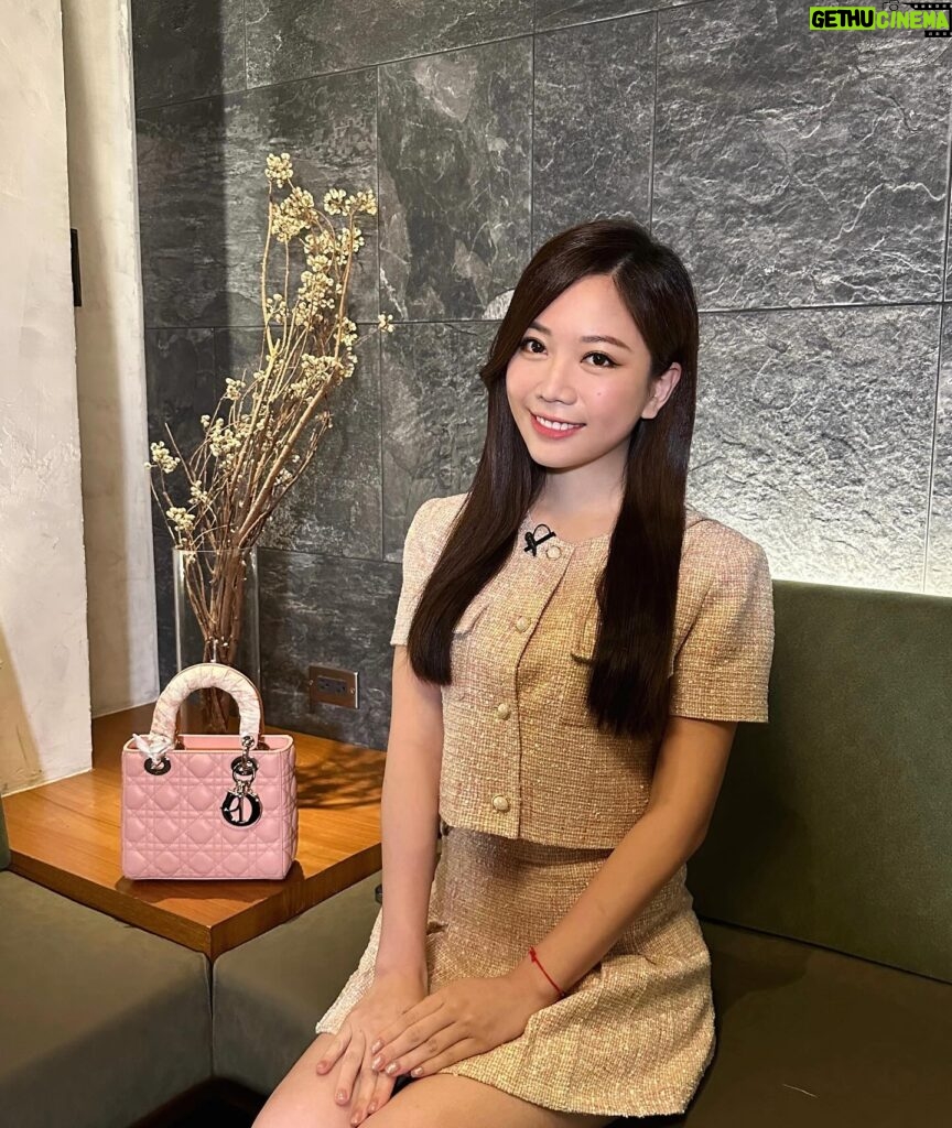 Gladys Tsai Instagram - 很Lady的錄影日💓 被粉紅色佔領 👛 @dior #love #life #work #ootd #dior #ladydior #pink #host #mc #生活 #工作 #日常