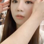 Gladys Tsai Instagram - 我的經紀人淳淳可能要轉行了 她拿我新單眼相機拍的工作照 是不是很可以啊！ 雖然她是一直說她想出道當藝人啦 #有缺諧星嗎 #她說她是優質女星 #淳說她會彈吉他會談生意只差沒人談戀愛 👗 @artizstudio.tw @gracekelly.tw 📷 @ricahsieh0426 💄 @yunnietang_makeup #love #life #work #music #broadway #dress #concert #mc #host #friends #生活 #日常 #工作 #音樂會 #主持 #主持人 #狂美交響管樂團 #百老匯 #禮服 #朋友