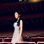 Gladys Tsai Instagram - 開春初五第一個工作就很幸福 和狂美交響管樂團一起陪大家過情人節🥰 璀璨經典百老匯北中南巡迴中 明天我會在台中國家歌劇院 2/22-24在高雄衛武營繼續擔任導聆人 歡迎大家來現場一起享受音樂饗宴🎵 #好喜歡這組照片好有氛圍感 👗 @artizstudio.tw @gracekelly.tw 📷 @uuu_fish @yuyo.studio 💄 @yunnietang_makeup #love #life #work #music #broadway #dress #concert #mc #host #生活 #日常 #工作 #音樂會 #主持 #主持人 #狂美交響管樂團 #百老匯 #禮服