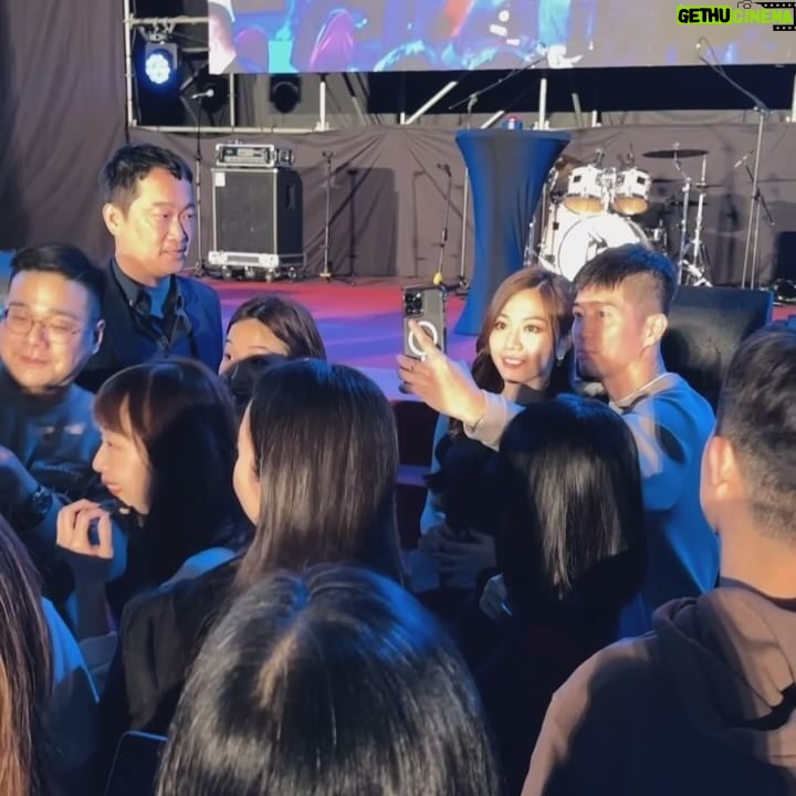 Gladys Tsai Instagram - 萬達集團尾牙主持🎤 跨國大企業就是霸氣 摸彩毫不手軟 獎金一包都是幾十萬的發 讓中獎上台的同仁都笑哈哈🥰 而且大人小孩全都照料 小朋友人人都能跟董事長領紅包🧧 謝謝萬達最可愛又熱情的大神們🥰 #感謝帥哥搭檔彥澤跟你合作超開心 @zachlu0911 #love #life #work #dress #party #singer #mc #host #生活 #工作 #主持 #主持人 #尾牙 #禮服